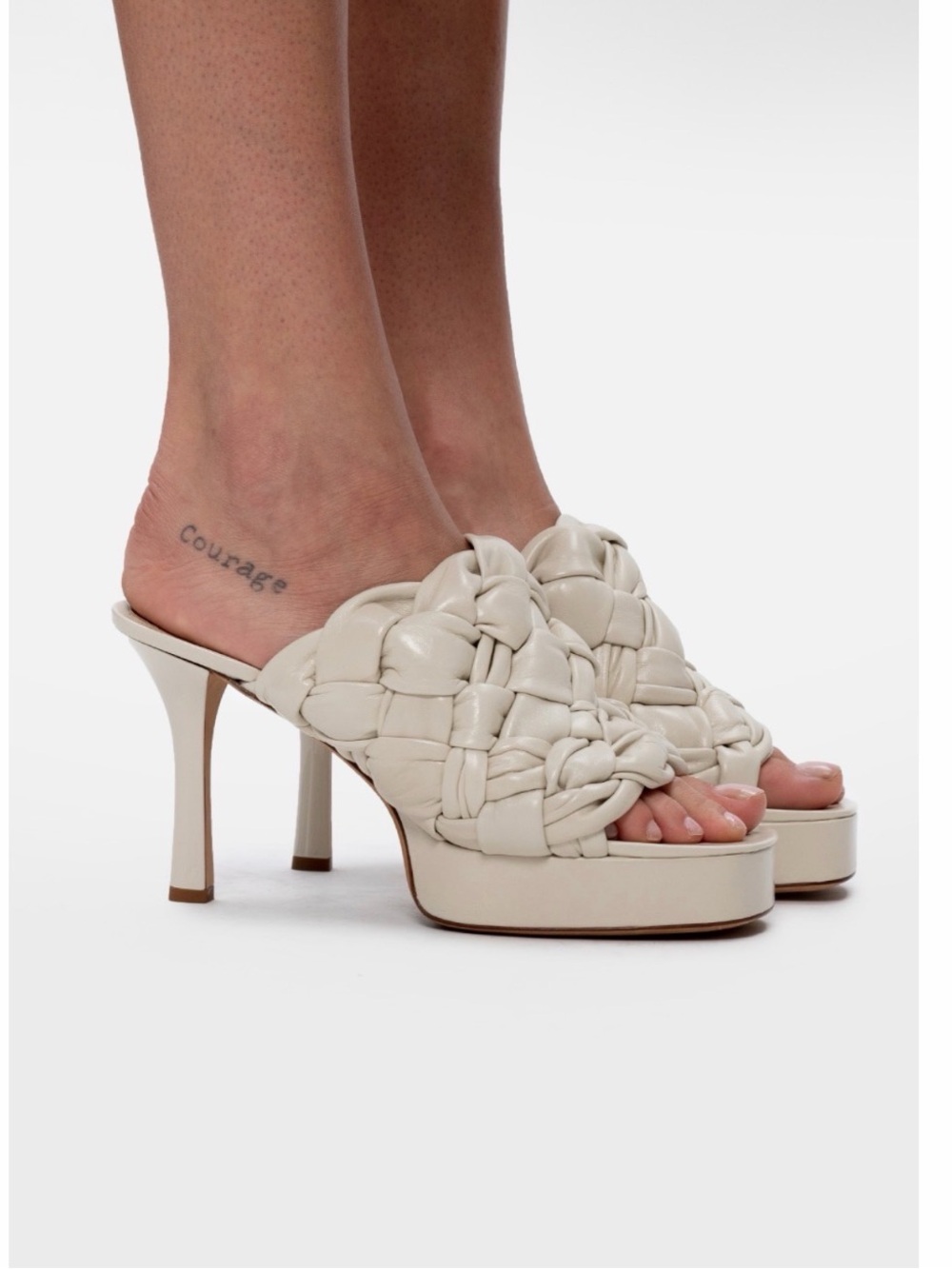 *NEW* Bottega Veneta Cream Intrecciato Leather Sandals, Sz 40.5